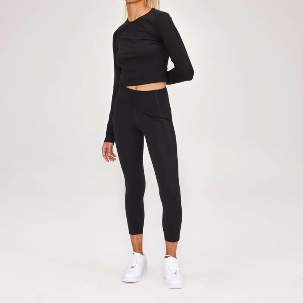 Girlfriend Collective cropped along sleeve size small